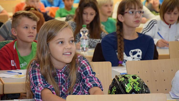 "Suchen und finden im Internet" - darum ging es in der Kinder-Uni-Vorlesung von Andreas Henrich - hier in Bamberg. Foto: Universität Bamberg