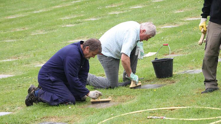 2016: Einsatz der Reservistenkameradschaft Großwenkheim auf dem französichen Sodatenfriedhof Noyers in Frankreich. Foto: pz