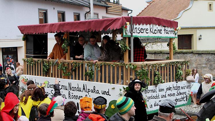 Die Weisbrunner mit ihrer kleinen Farm für alle Tiere.