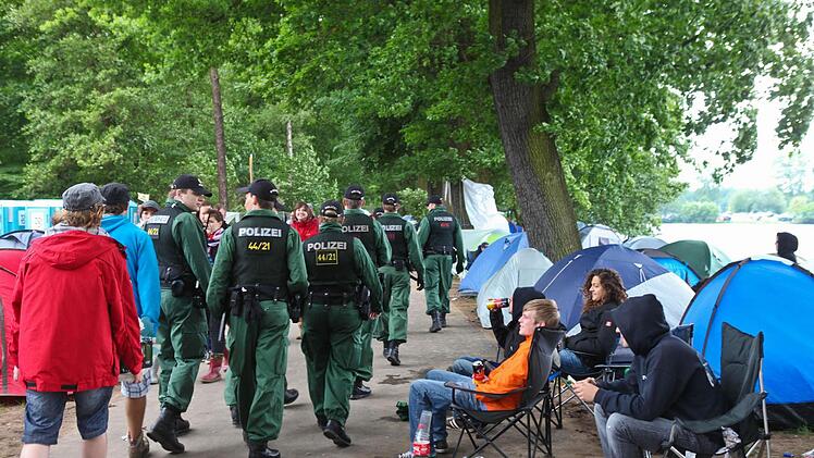 Auch die Polizei ist vor Ort.