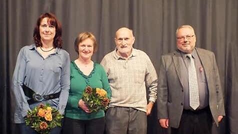 Ehrungen beim TV Jahn Winkels (von links): Kerstin Hofmann, Monika Weber, Georg Beck, Präsident Armin Stärker.