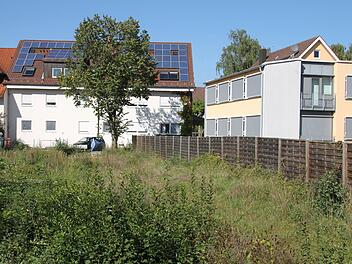 Auf diesem Grundstück hinter der Schützenstraße soll ein weiteres Ärztehaus entstehen.  Foto. Andreas Oswald