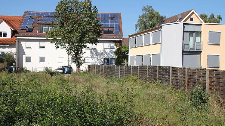 Auf diesem Grundstück hinter der Schützenstraße soll ein weiteres Ärztehaus entstehen.  Foto. Andreas Oswald