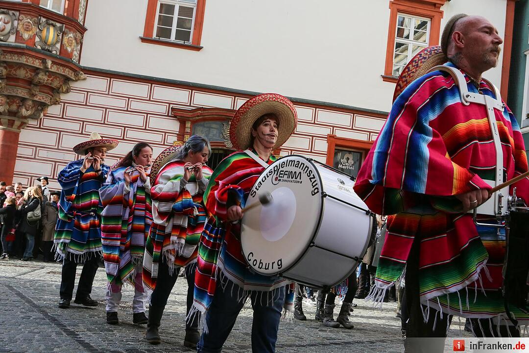 Gaudiwurm: Narren feiern in Coburg