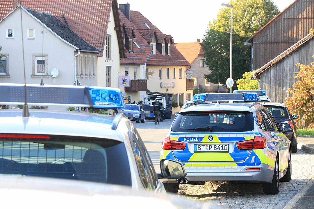 Polizei riegelt Plankenfels ab