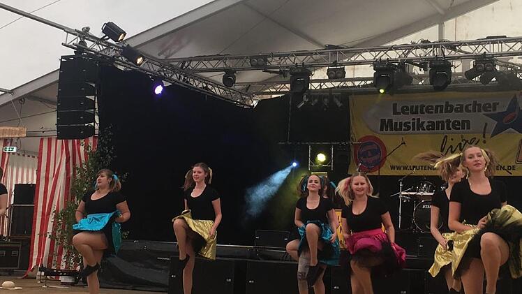 Mit im Reigen der Showtanzgruppen: Die Prinzengarde Maroldsweisach. Foto: Heidi Müller-Gärtner.