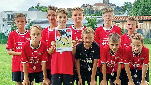 Der oberfr&auml;nkische Vizemeister des KZG mit (hinten v.l.) Hannes Wagner, Louis Witzgall, Valentin Bayer, Kevin Bolinger, Hannes Lenker, (vorne v.l.) Maximilian K&ouml;hler, Kilian Krig, Ben Vetter, Paul Schott, Maximilian Weimer  Foto: Andreas Engel