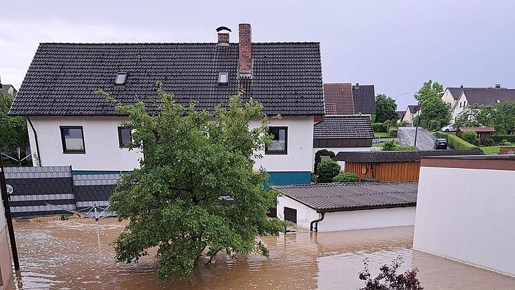 Großheirath: Feuerwehr bei Überflutung am Limit - Beschwerden machen fassungslos