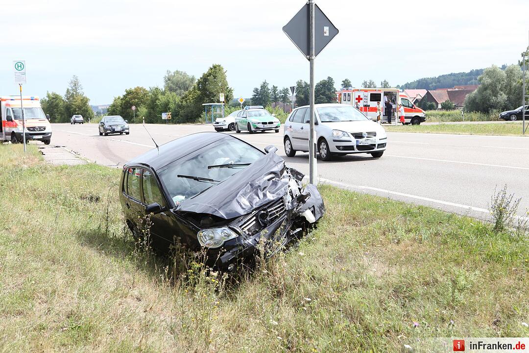 Unfallserie mit sieben schwerverletzten Personen innerhalb von einer Stunde