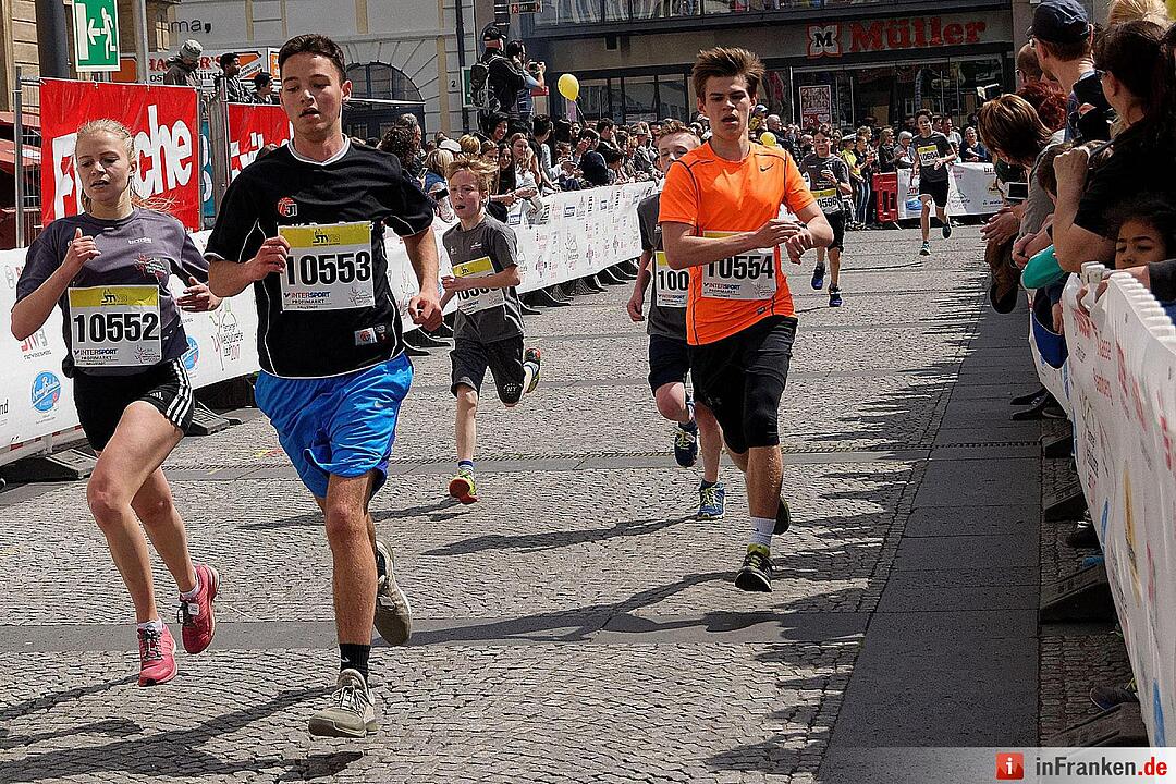 Weltkulturerbelauf 2017 in Bamberg: Der Zieleinlauf am Maxplatz