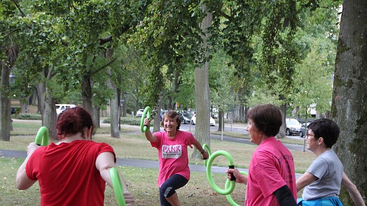 Regelmäßig trainiert die Frauenärztin Heike Barnickel-John mit ihren Patientinnen am Frauenberg. Dabei geht es nicht um Hochleistung, sondern um Normalität und Rücksicht. Foto: Ulrike Müller