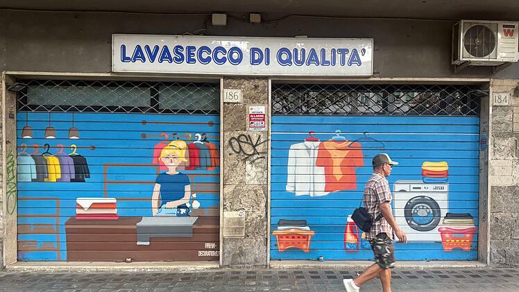 Geschlossene Rolll&auml;den in Italien