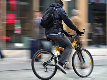 Betrunkener und aggressiver Radfahrer verletzt Beamte Foto: Symbolbild/Archiv