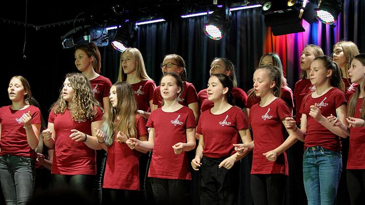 Die "Singing-Voice" der Eltmanner Realschule umrahmten das Programm.Günther Geiling