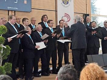 Der Männerchor "Frohsinn" Steinbach an der Haide unter Leitung von Klaus Methfessel Foto: K.-H. Hofmann