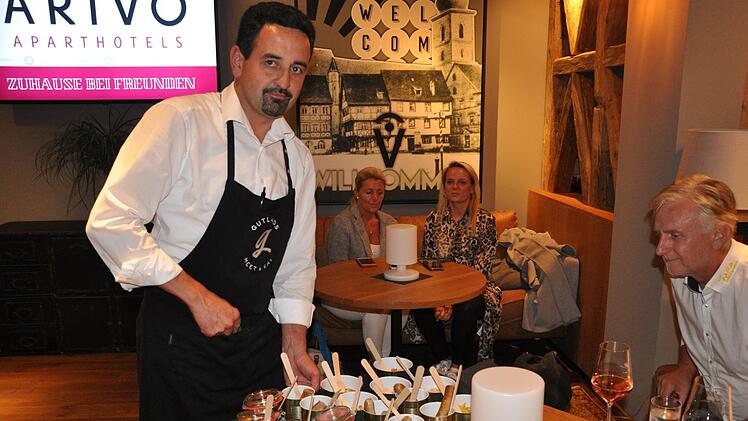 Da konnte man kaum widerstehen - die Leckereien kamen in mundgerechten H&auml;ppchen. Foto: Leo H&uuml;hnlein