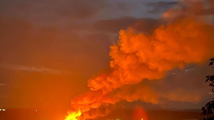 Scheunenbrand hält Michelau in Atem: Verletzte und großer Schaden