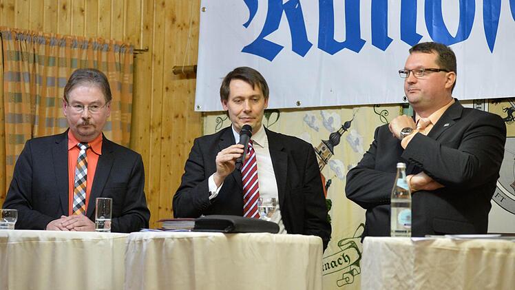 Die Bürgermeisterkandidaten Andy Sesselmann, Amtsinhaber Roland Wolfrum und Klaus WItzgall stellten sich vielen Fragen. Fotos: Ronald Rinklef