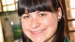 Wer so strahlt wie Lena Röder, der ist glücklich in seinem Beruf. Die junge Hotelfachfrau hat unmittelbar nach ihrem Berufsschulabschluss auf einem Kreuzfahrtschiff angeheuert. Foto: Peter Rauch