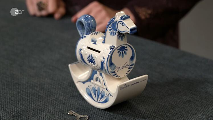 Auch das handbemalte Schaukelsparpferd aus Rosenthal-Porzellan von Bj&ouml;rn Wiinblad fand ein neues Zuhause.