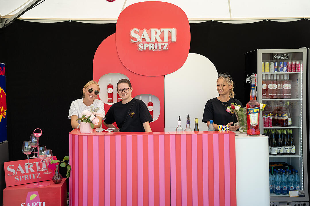 Mit vielen internationalen und nationalen Live-Acts.