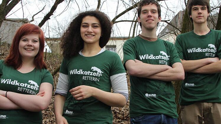Marlene Festag, Gülsah Önder, Johann Rößler und Christoph Kubin (von links), sind stolz darauf, im Rahmen ihres Ethikunterrichts die Wildkatze nachgewiesen zu haben.  Foto: Julia Schilling