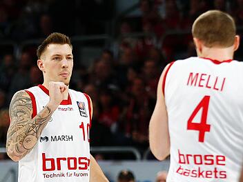 Die europ&auml;ischen Festspiele gehen nahtlos weiter f&uuml;r die Brose Baskets: Daniel Theis und Nicolo Melli freuen sich auf Real Madrid, Zalgiris Kaunas Pir&auml;us. Foto: Daniel L&ouml;b