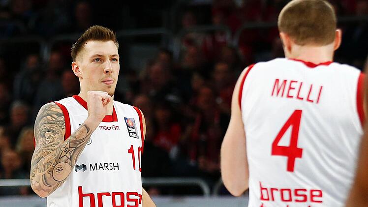 Die europ&auml;ischen Festspiele gehen nahtlos weiter f&uuml;r die Brose Baskets: Daniel Theis und Nicolo Melli freuen sich auf Real Madrid, Zalgiris Kaunas Pir&auml;us. Foto: Daniel L&ouml;b