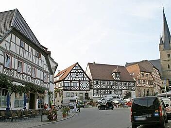 Die Innenstadt auch am Abend attraktiv erhalten, aber die Anwohner nicht über Gebühr belasten, das wollen die Zeiler Stadträte. Deshalb wird über einen Antrag, im Music-Café an der Hauptstraße künftig regelmäßig Livemusik anzubieten, im Stadtrat entschieden, sobald die offenen Fragen geklärt sind.  Foto: Sabine Weinbeer