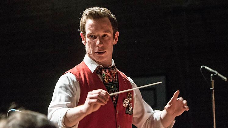 Tim Eller dirigierte Das Vororchester des Jugendorchesters Rödental.Foto: Jochen Berger