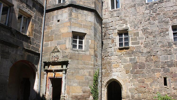 Innenhof mit Turm  Foto: Popp