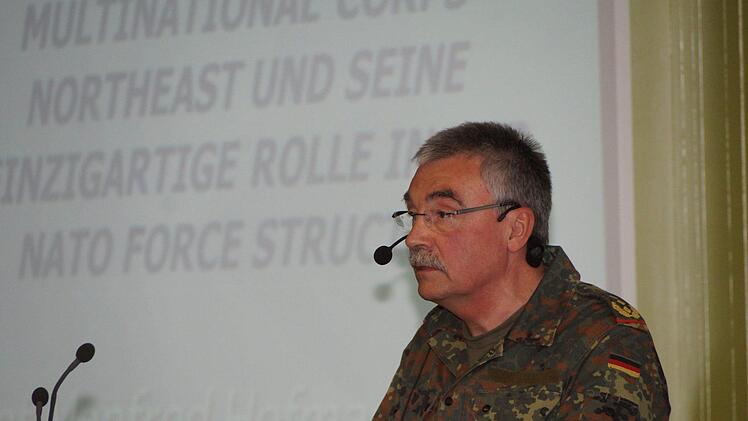 Generalleutnant Manfred Hofmann stellt seinen Auftrag vor.Foto: Arkadius Guzy