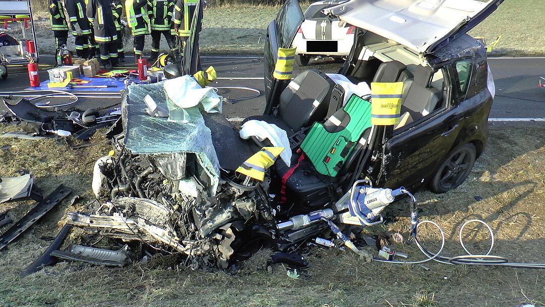 Kreis Haßberge: 29-Jährige stirbt bei schwerem Frontal-Crash