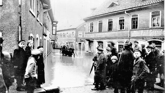 Überflutet war 1920 auch die Bahnhofsstraße in Kronach.