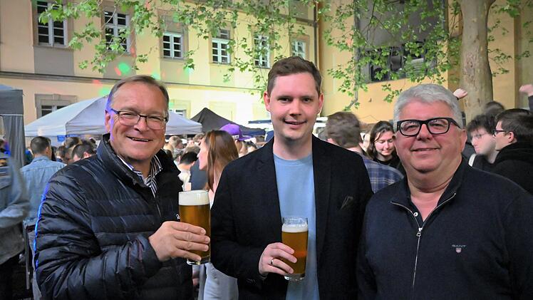Bamberg: Erste Rathaus-Party in Bamberg kommt gut an - 500 Feiernde im Innenhof