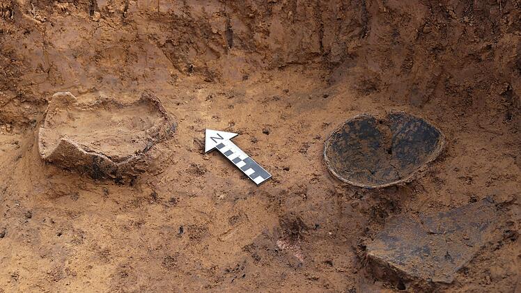 Tauberrettersheim: Archäologen finden Jahrtausende altes Kindergrab - mysteriöser Schädel sorgt für Rätsel