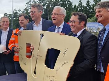 Erlanger Forscher richtet Teststrecke für induktives Laden auf der A6 ein