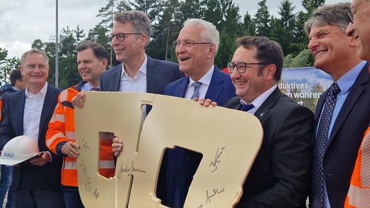 Erlanger Forscher richtet Teststrecke für induktives Laden auf der A6 ein