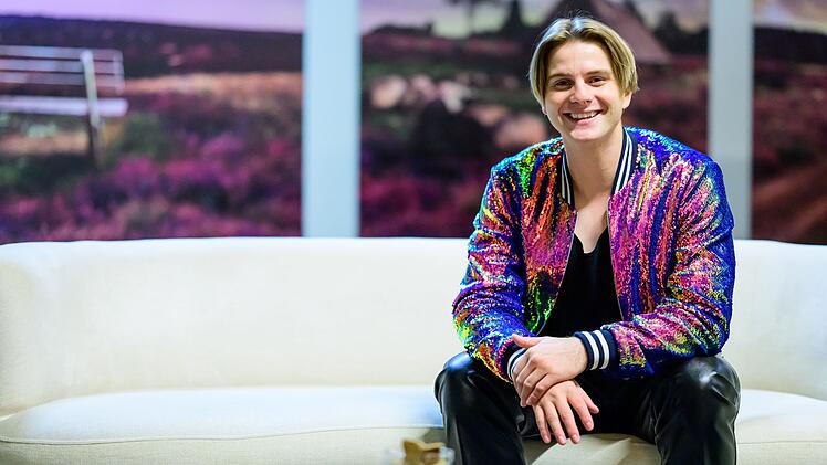 Sänger Vincent Gross zu Gast bei der ARD-Serie "Rote Rosen"