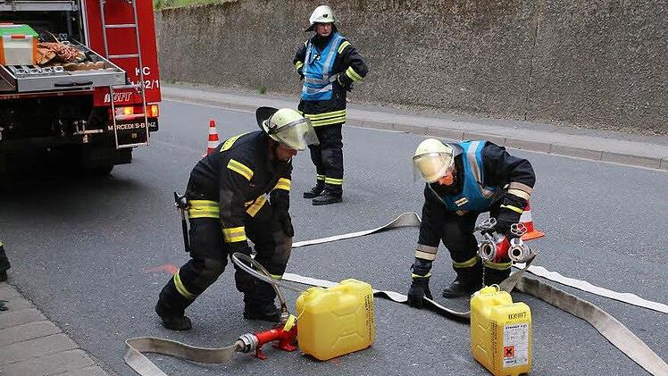 Gro&szlig;&uuml;bung der Kronacher Wehr im Mineral&ouml;lwerk Voitl&auml;nder Foto: Stefan Wicklein