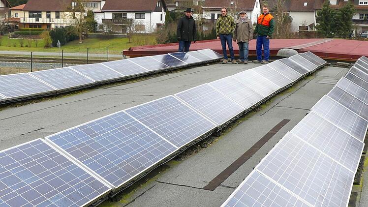 Die Gemeinde hat eine Photovoltaikanlage auf der Turnhalle. Eine weitere könnte bald auf dem Dach des "Rathaus II" in der Bahnhofstraße folgen. Foto: Dieter Hübner