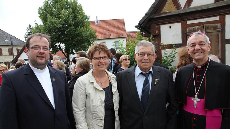 Michael Birkel (2. v. r.) feierte seine 80. Jubelkommunion.
