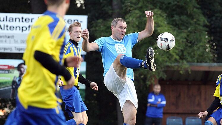 Zwei Spiele,  ein Punkt: Die SG Lisberg/Trabelsdorf  und Bernd Schmitt    (unser Bild) holten nach der Niederlage  in Frensdorf zumindest noch einen Zähler am Sonntag beim FC Pommersfelden.sportpress