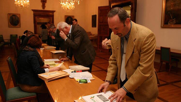 Der Sitzungssaal des Rathauses war gestern für die Wahlhelfer reserivert: Hierher brachten sie sämtliche Wahlunterlagen.