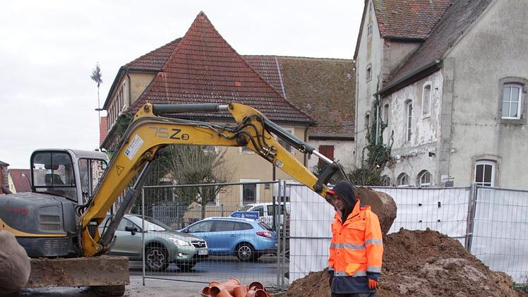 Wo jetzt noch Dreck und Schlamm vorherrscht, soll bald ein neuer Supermarkt stehen.  Fotos: Yannick Hupfer