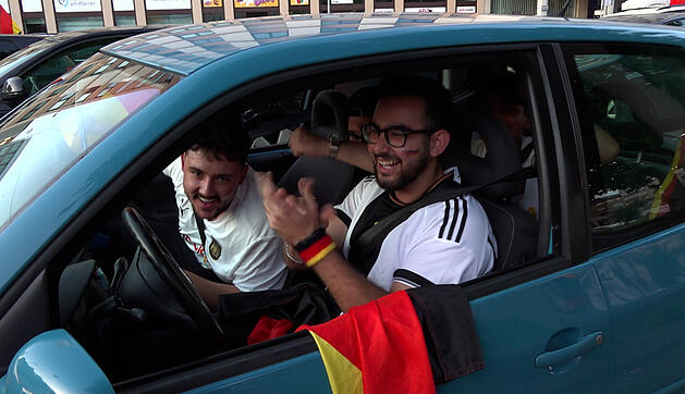 Deutschland steht im Achtelfinale und Nürnberger Fans feiern ausgelassen