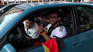 Deutschland steht im Achtelfinale und Nürnberger Fans feiern ausgelassen