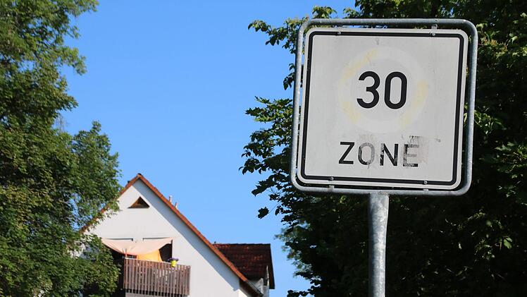 Dieses Verkehrsschild hat seine Farbe verloren. Foto: Heike Beudert