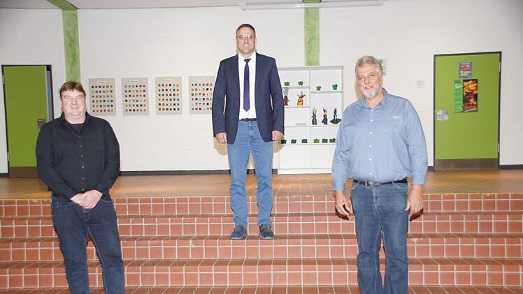 In eine weitere Amtszeit startet das Rauhenebracher Bürgermeistergespann aus  Bürgermeister Matthias Bäuerlein (Mitte), Zweitem  Bürgermeister Alfred Bauer (rechts) und Drittem  Bürgermeister Alexander Hoppert.