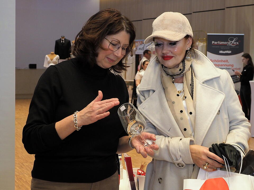 Inkl. Braut- und Festmodenschauen.